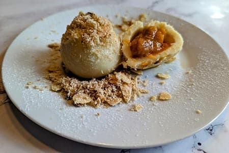 Marillenknödel mit Butterbrösel - Quarkknödel mit ganzer Marille